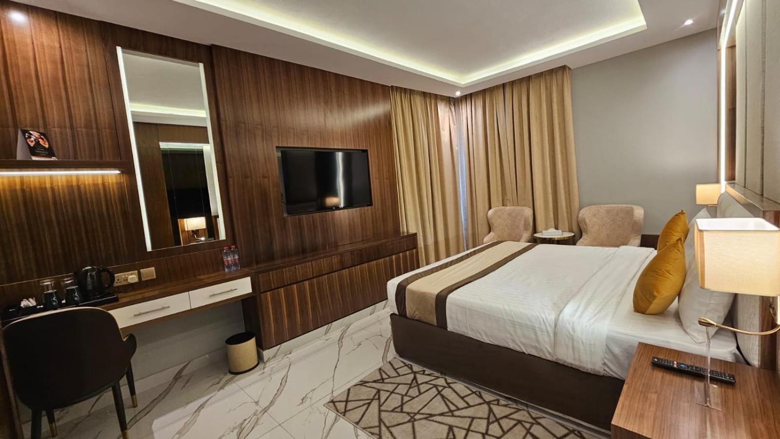 Concorde Deira Hotel -Formerly Golden Tulip Deira Hotel Dubai Bagian luar foto